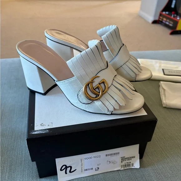 Gucci Kiltie Slide sandals. 💯% AUTHENTIC - Size 37 - US 7
Mystic white. Leather - Picture 5 of 12